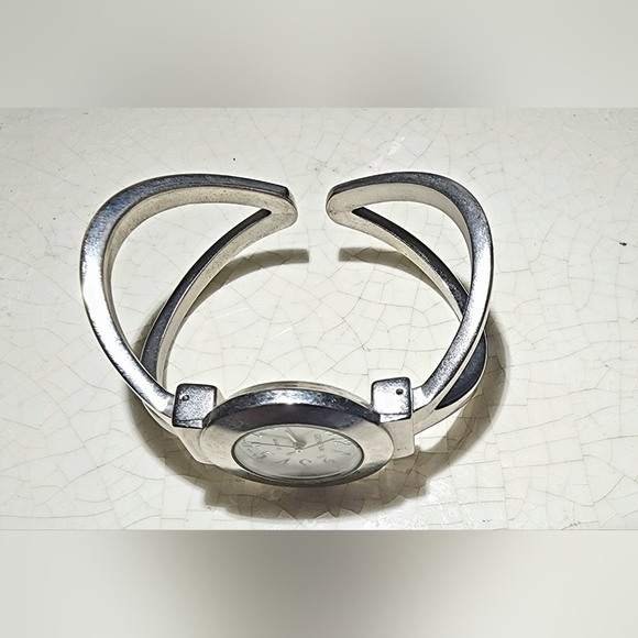 Geneva watch MCM design hinged bangle watch #mcm #genevawatch need battery - Picture 2 of 8